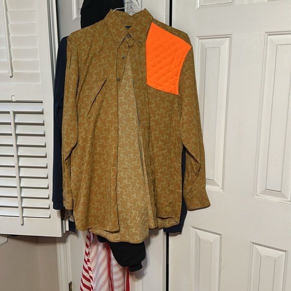 Barely worn men's button down great for hunting - Picture 2 of 2